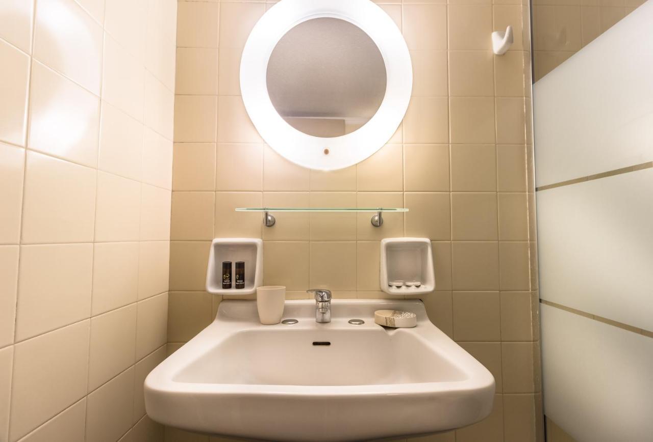 Blue Era Apartments バトシ エクステリア 写真