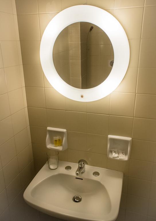 Blue Era Apartments バトシ エクステリア 写真