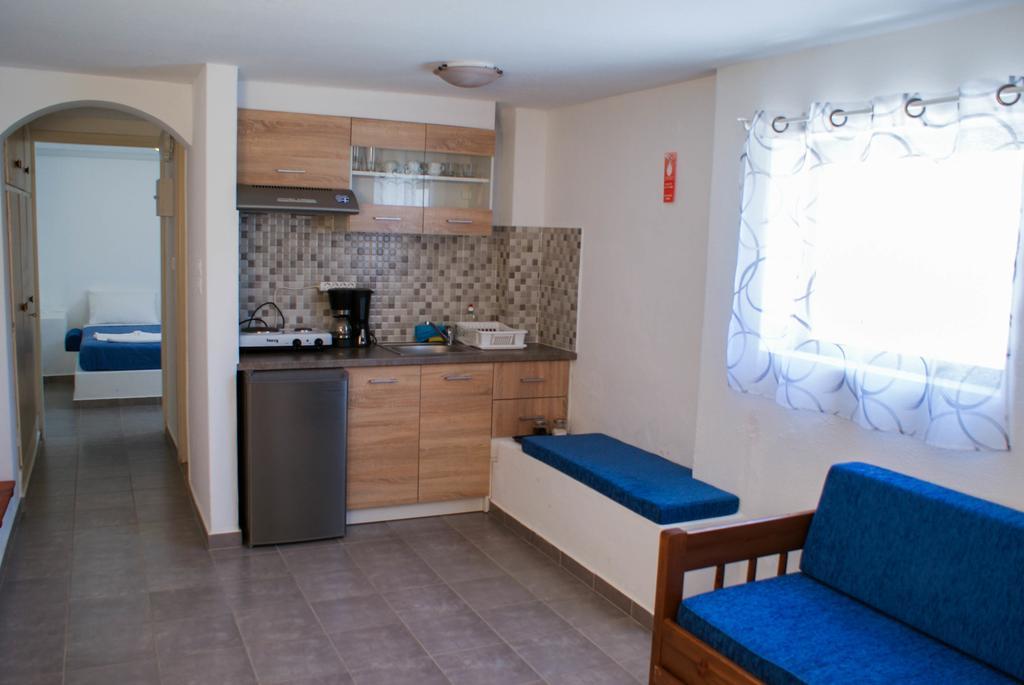 Blue Era Apartments バトシ エクステリア 写真