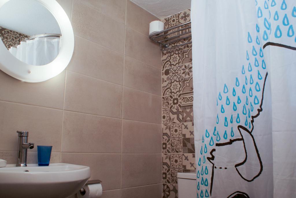 Blue Era Apartments バトシ エクステリア 写真