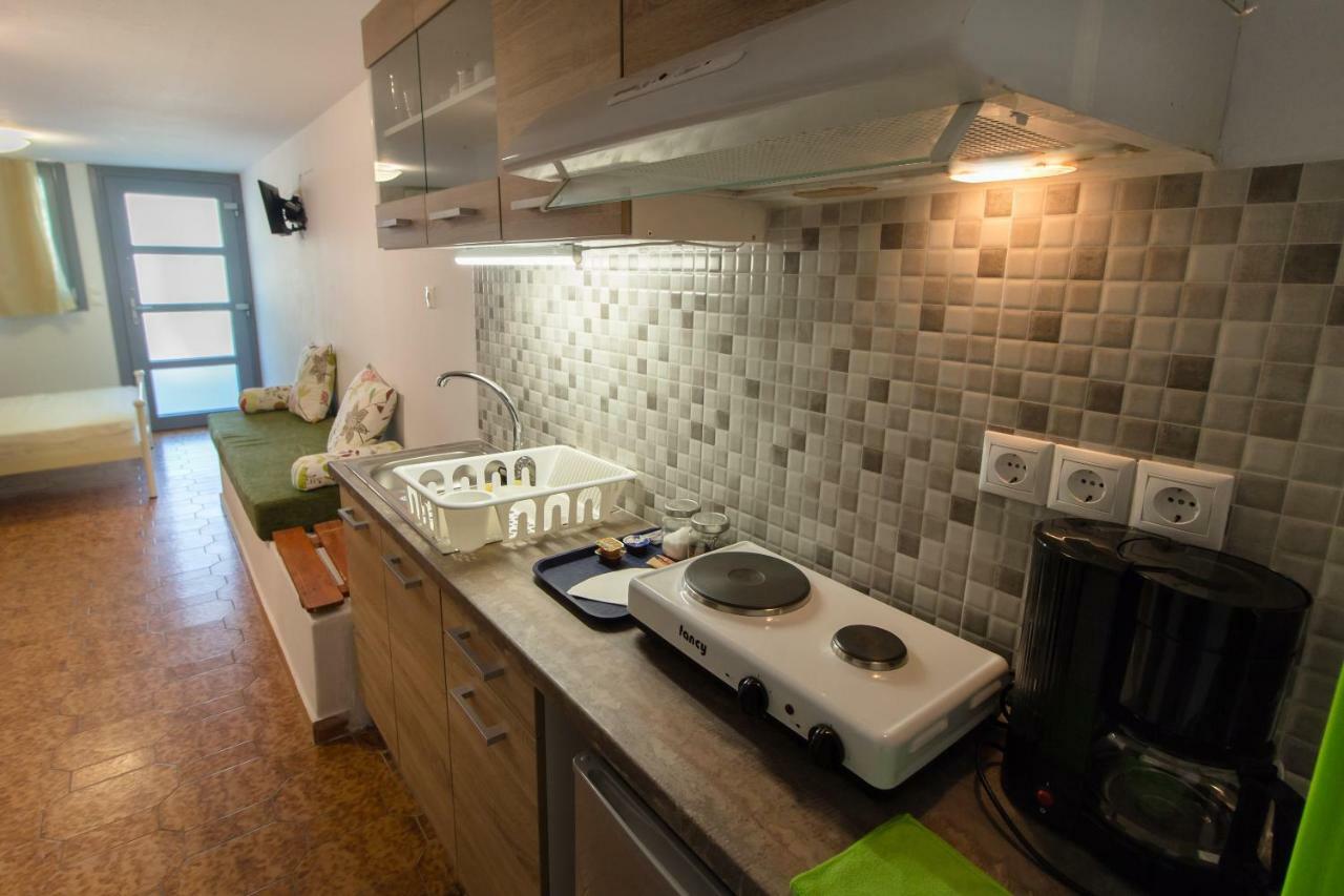 Blue Era Apartments バトシ エクステリア 写真